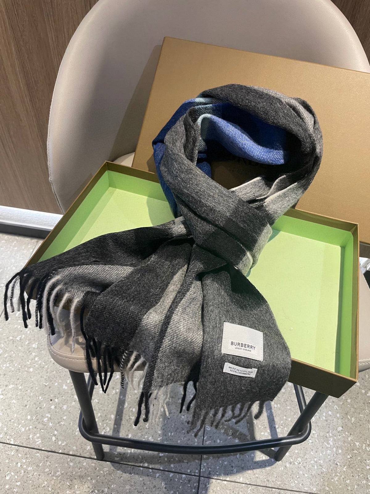 Scarf product detail