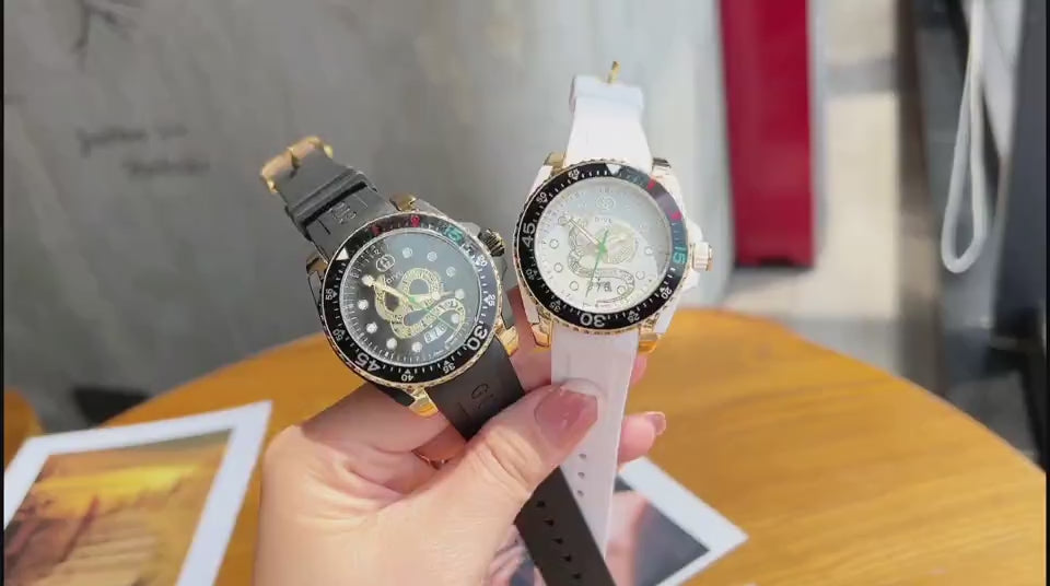 Sporty Round Dial Silicone Strap Quartz Watch