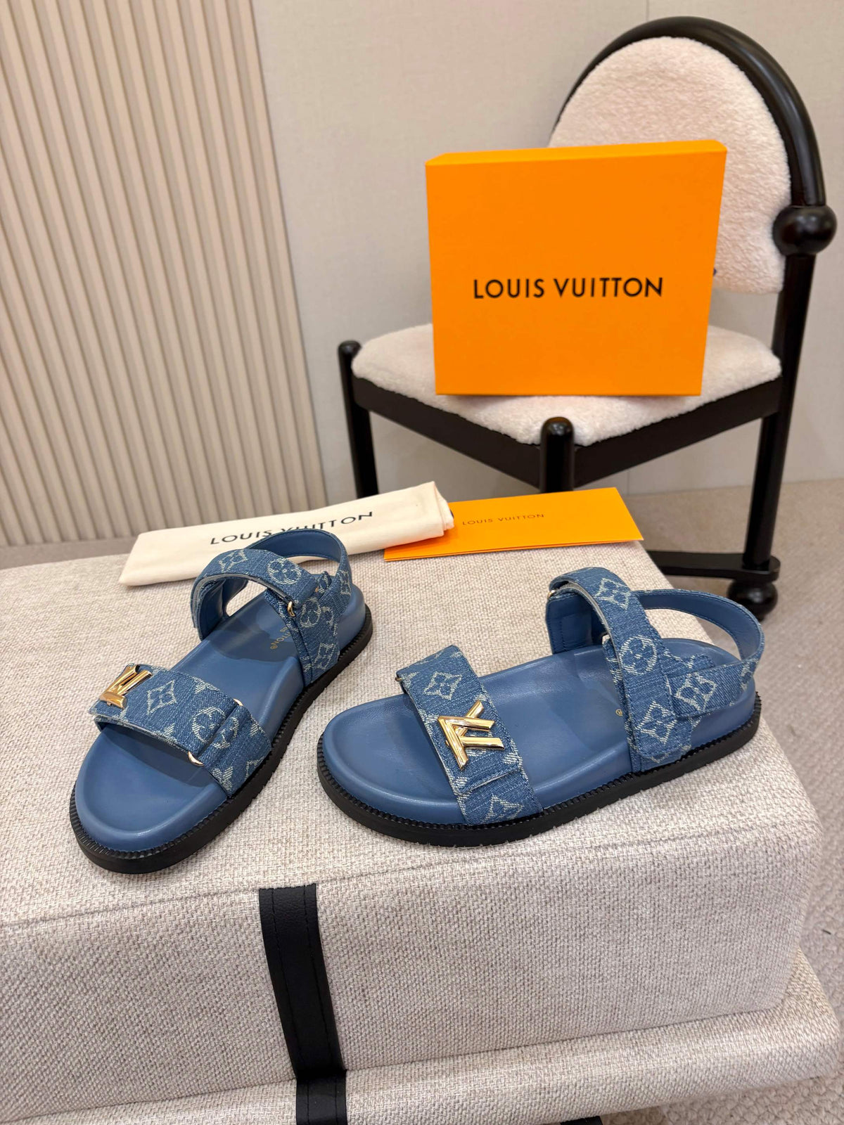 Printed Double-Strap Buckle Slides — product photo 3
