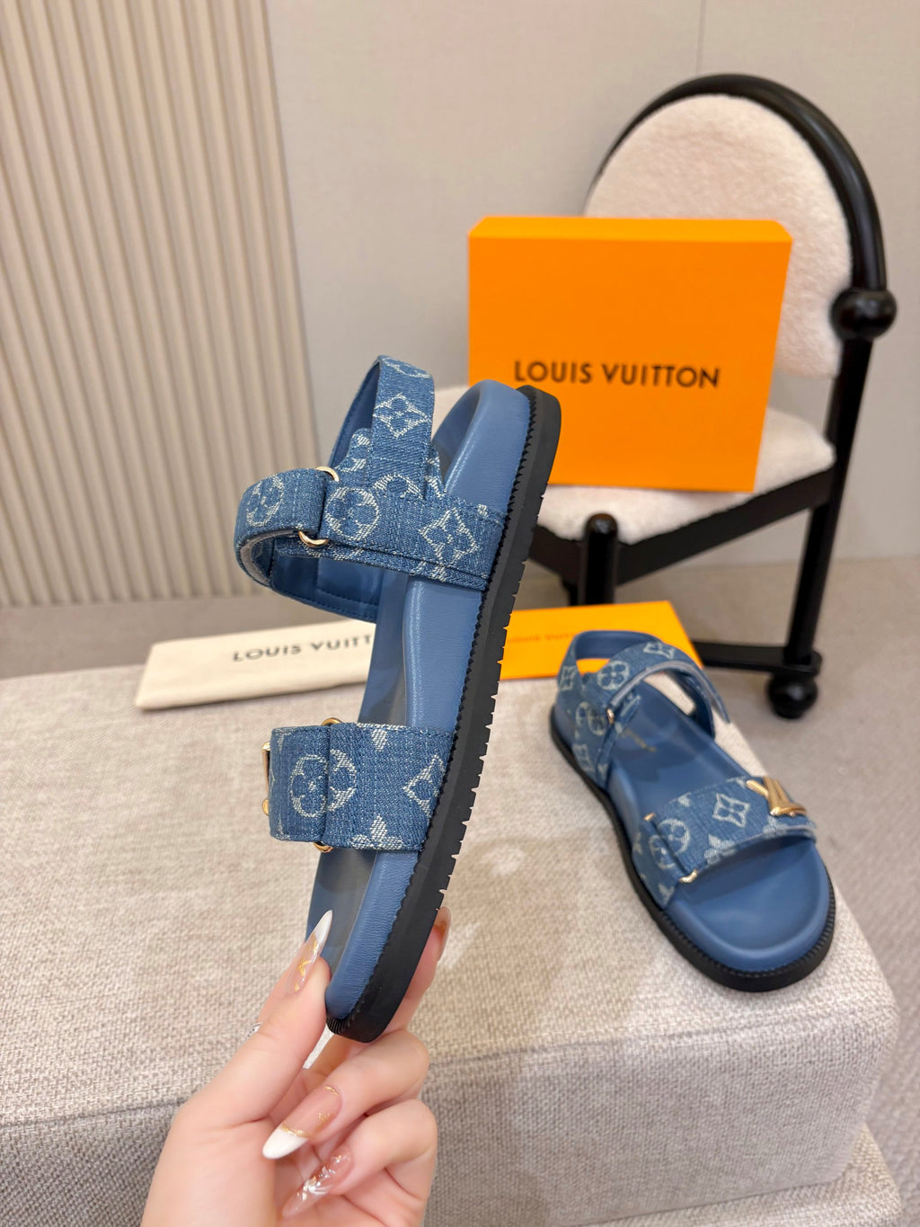 Printed Double-Strap Buckle Slides — product photo 4