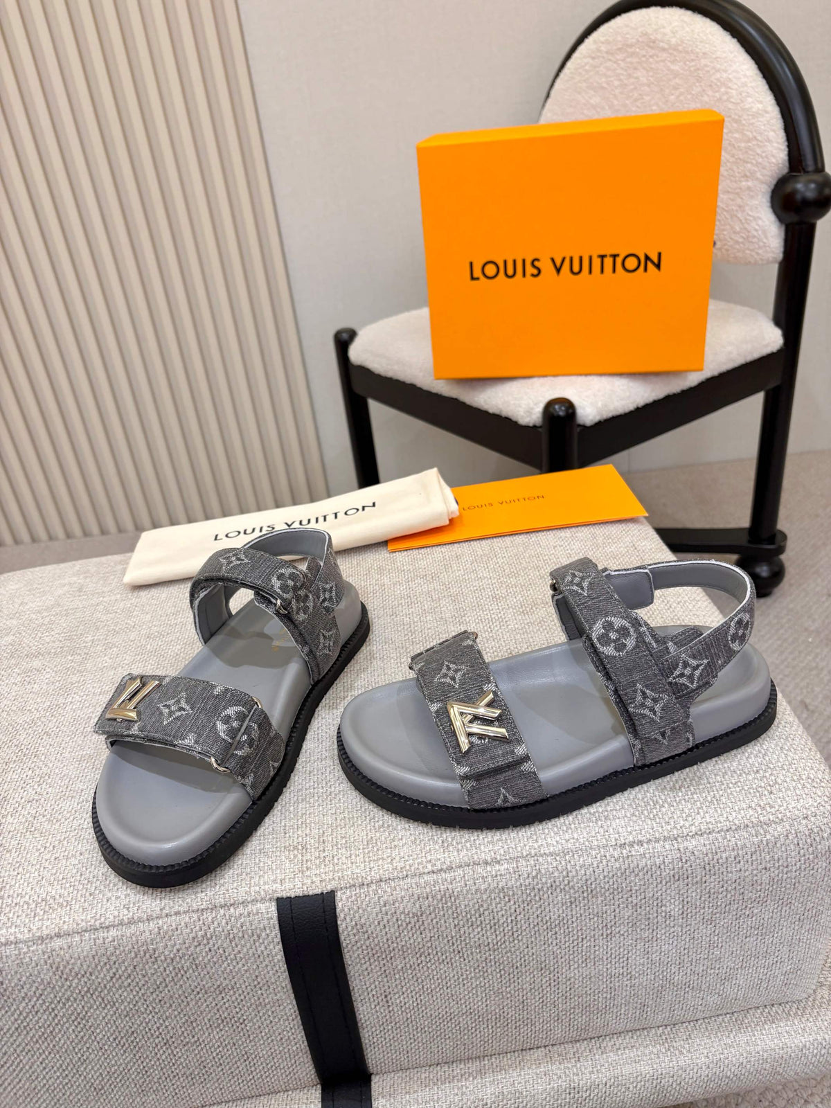 Printed Double-Strap Buckle Slides — product photo 8