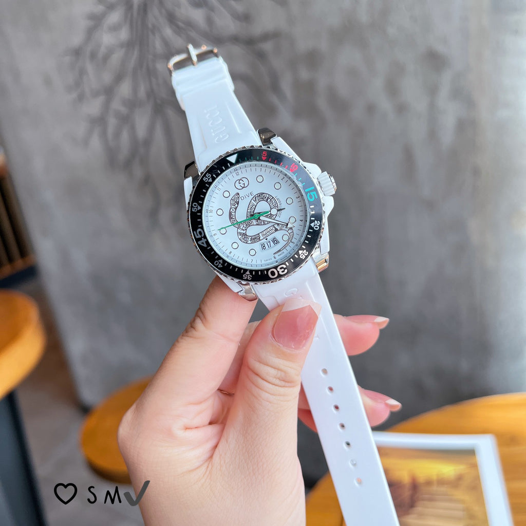 Sporty Round Dial Silicone Strap Quartz Watch