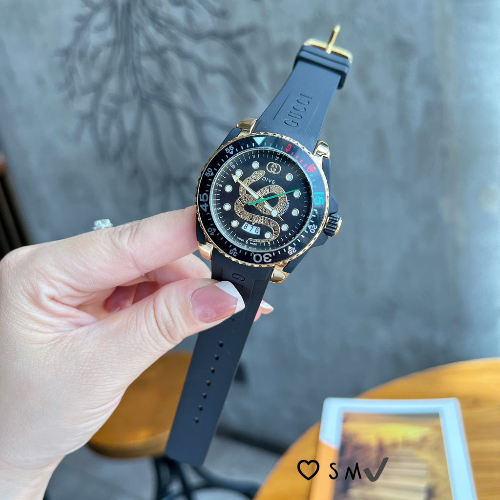 Sporty Round Dial Silicone Strap Quartz Watch