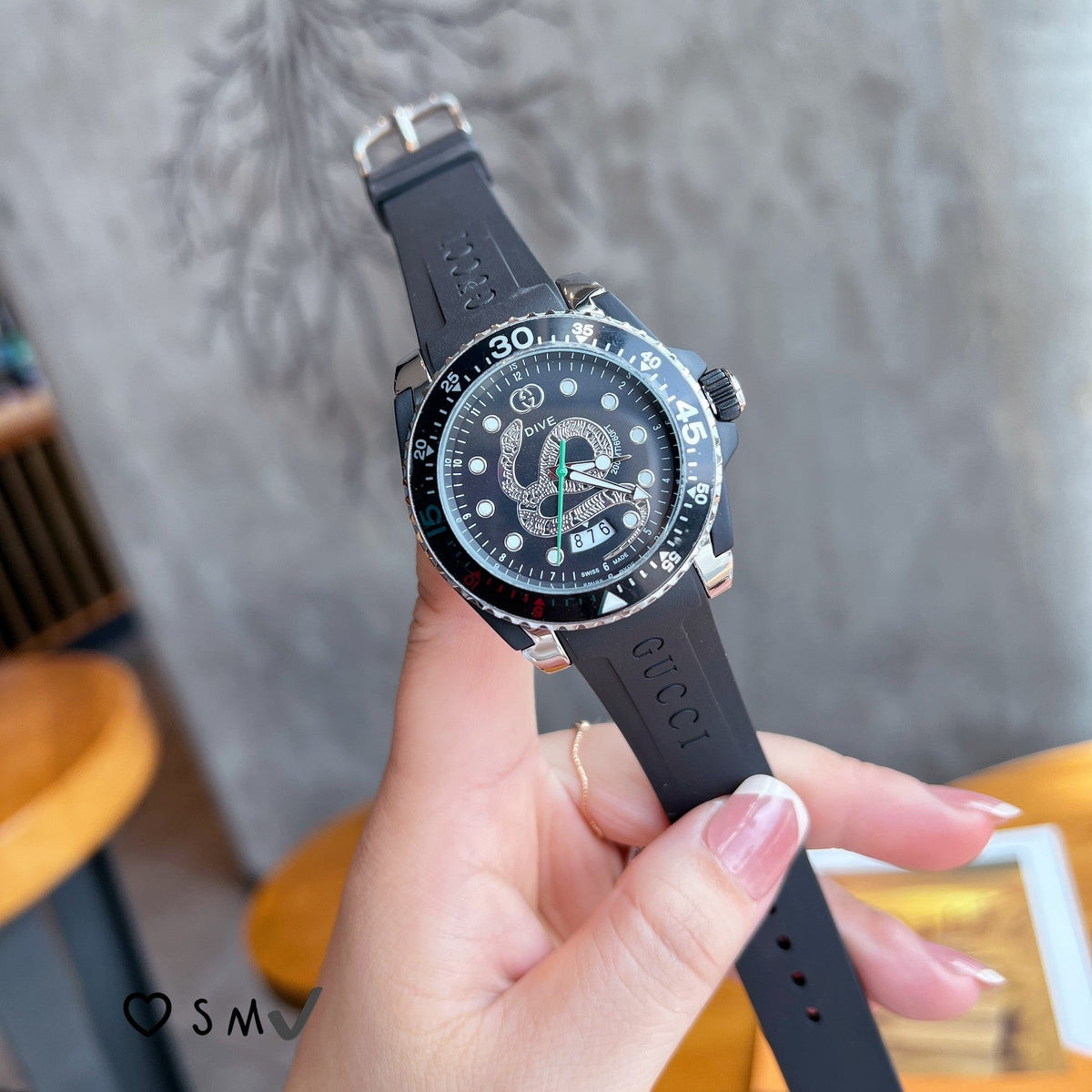 Sporty Round Dial Silicone Strap Quartz Watch