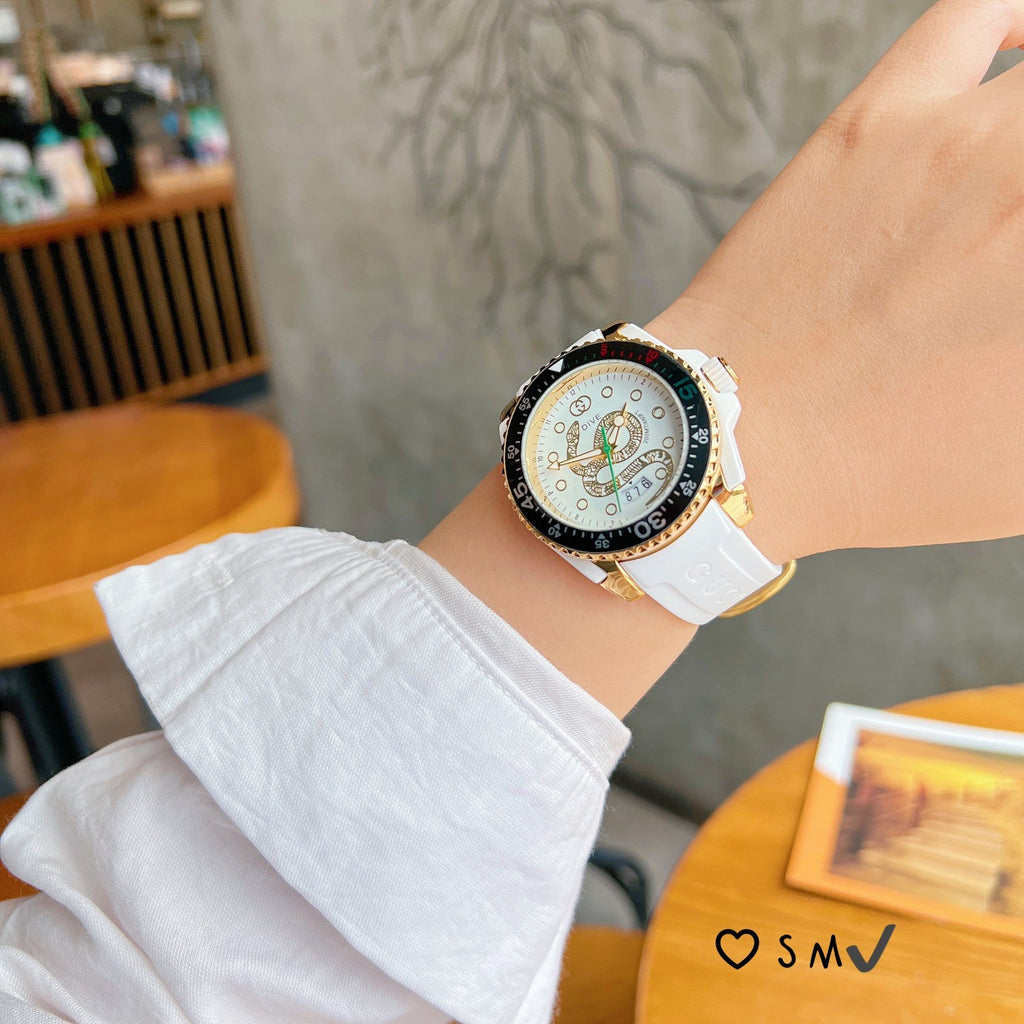 Sporty Round Dial Silicone Strap Quartz Watch