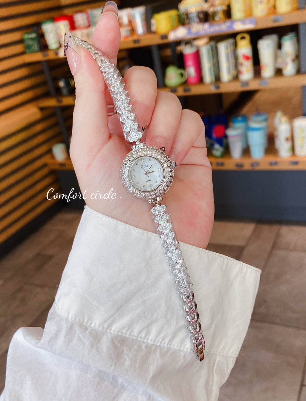 Pearl-Style Round Dial Bracelet Quartz Watch