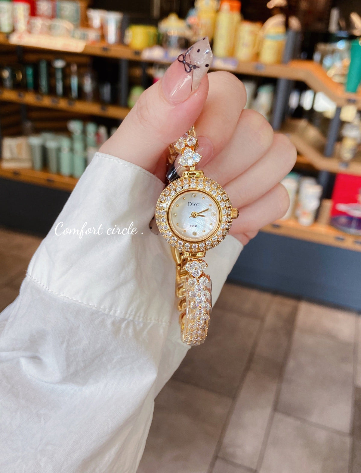 Pearl-Style Round Dial Bracelet Quartz Watch