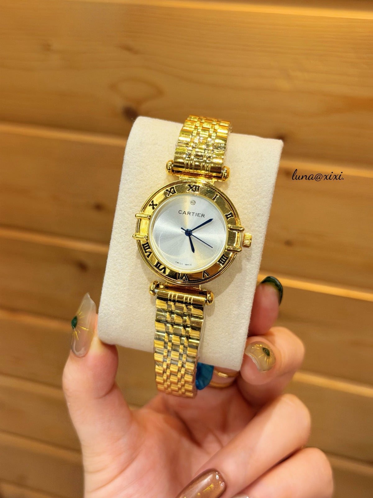 Colorful Round Dial Bracelet Quartz Watch
