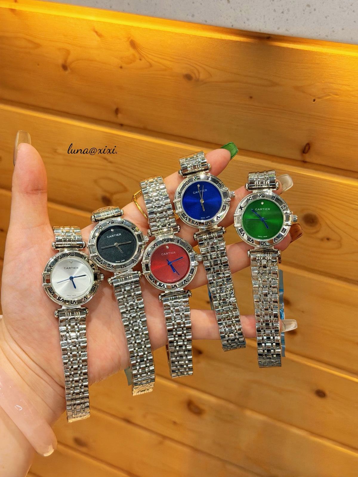 Round Dial Crystal-Style Bracelet Quartz Watch