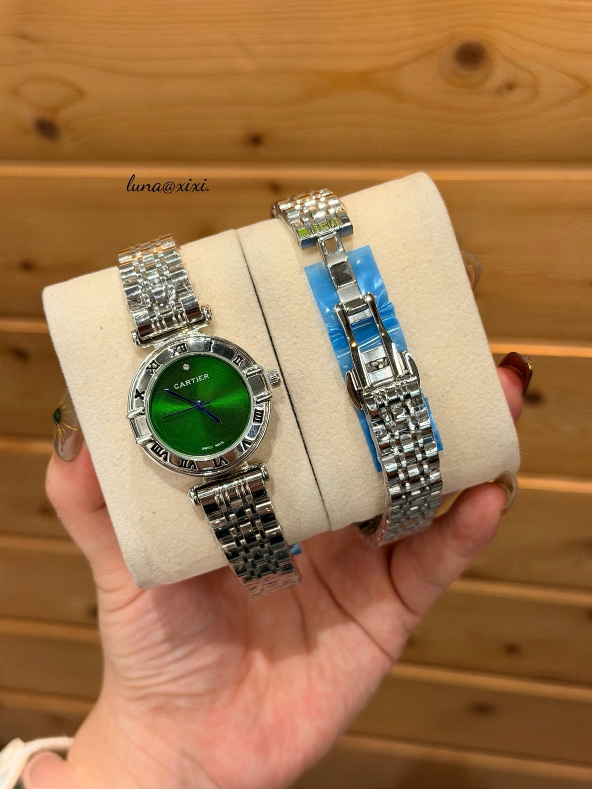 Round Dial Crystal-Style Bracelet Quartz Watch