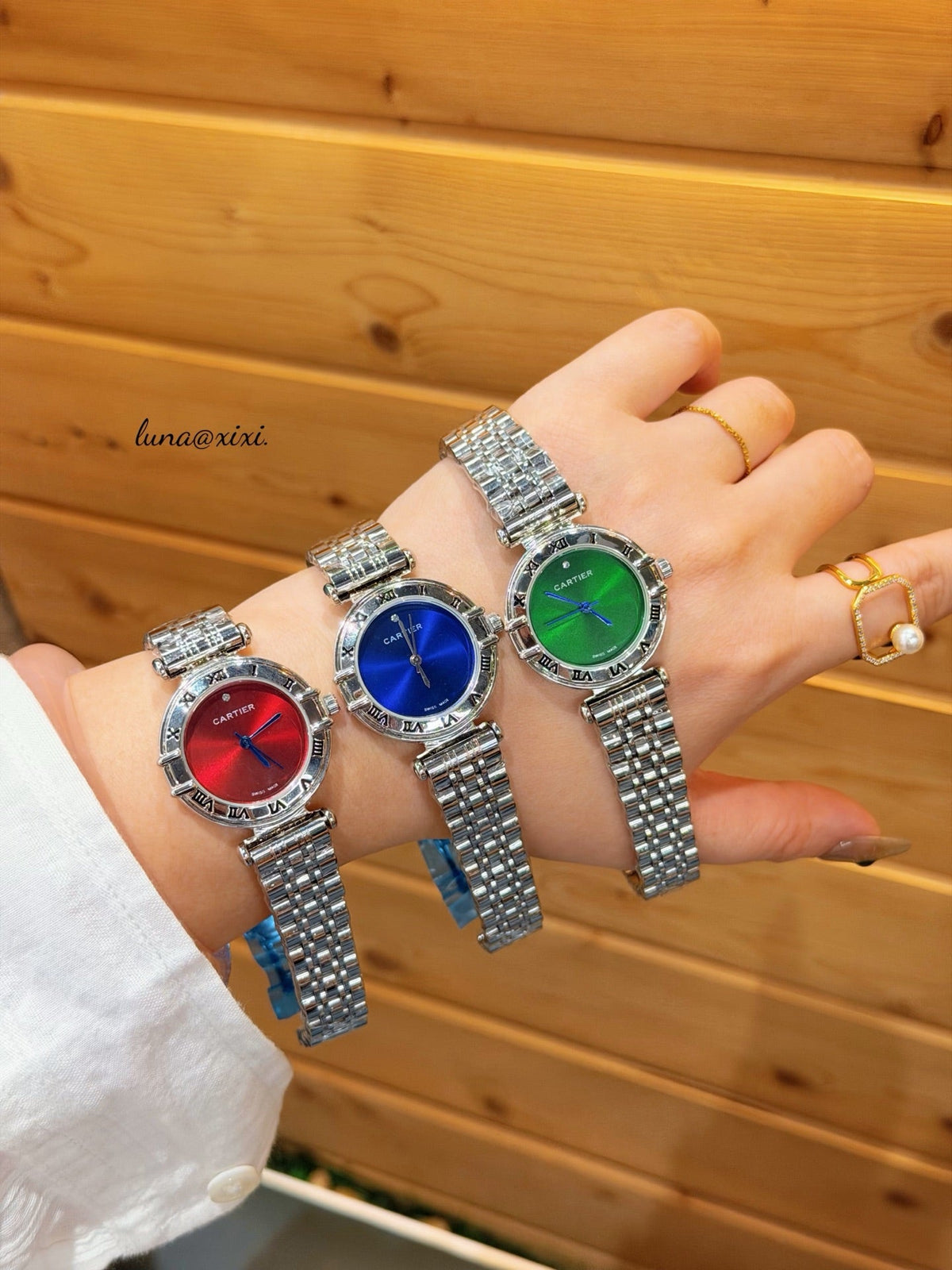 Round Dial Crystal-Style Bracelet Quartz Watch
