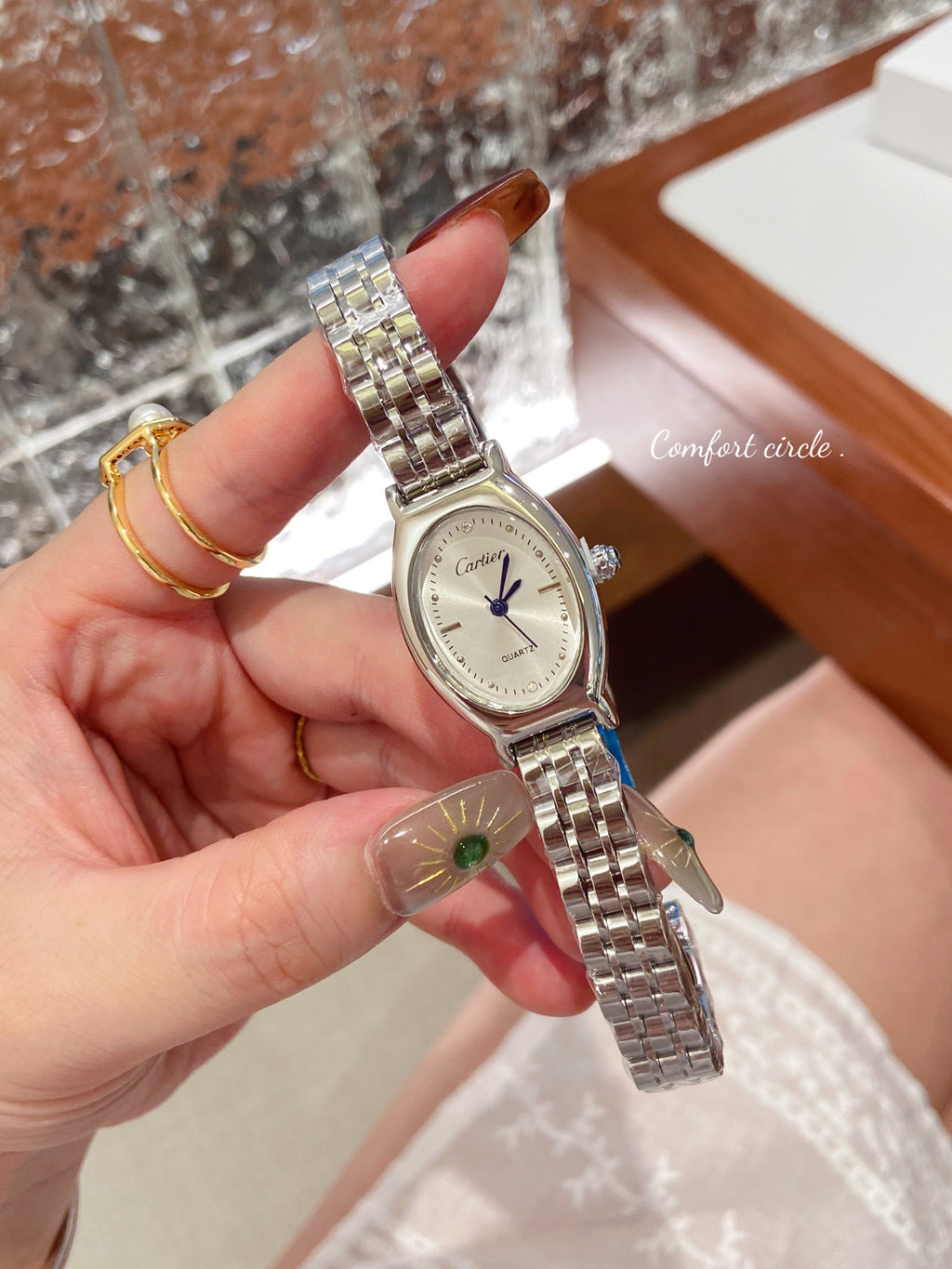 Classic Round Dial Metal Bracelet Quartz Watch