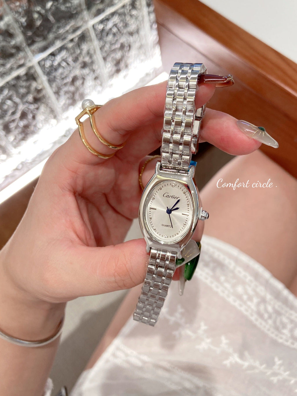 Classic Round Dial Metal Bracelet Quartz Watch