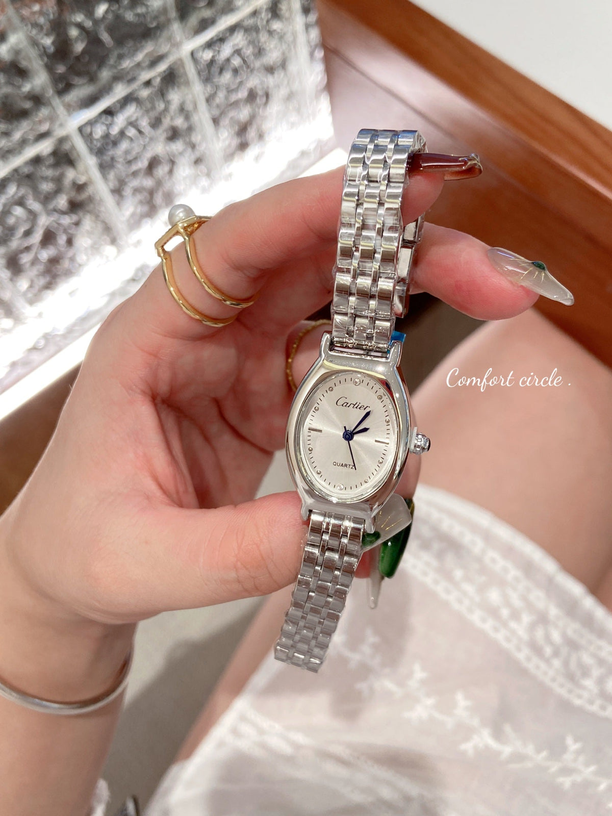 Classic Round Dial Metal Bracelet Quartz Watch