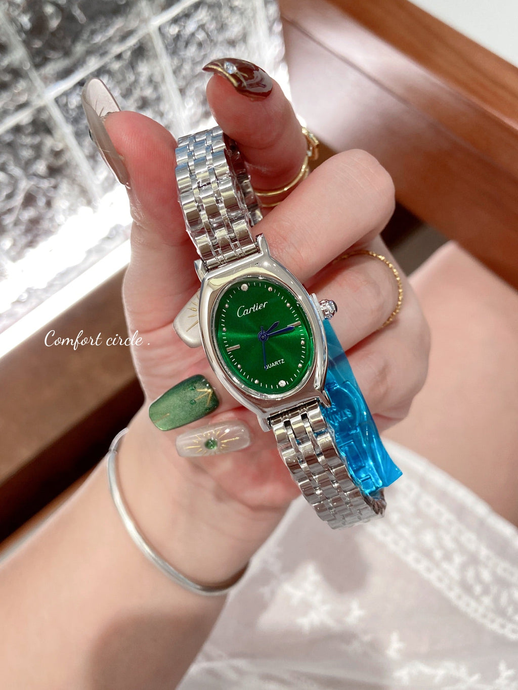 Classic Round Dial Metal Bracelet Quartz Watch