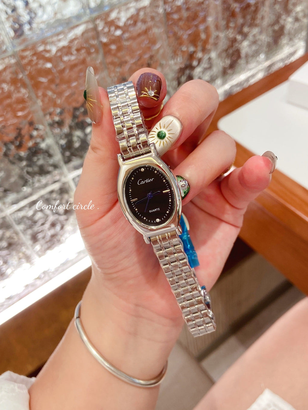 Classic Round Dial Metal Bracelet Quartz Watch