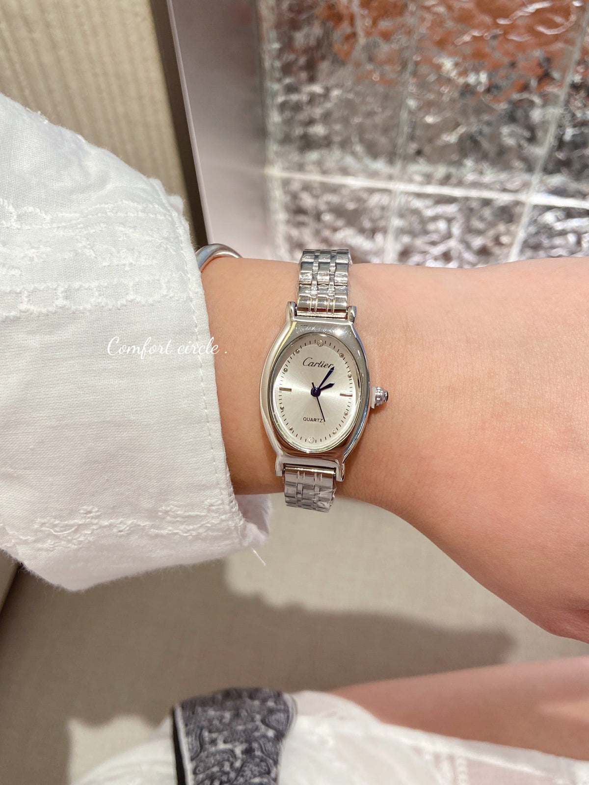 Classic Round Dial Metal Bracelet Quartz Watch