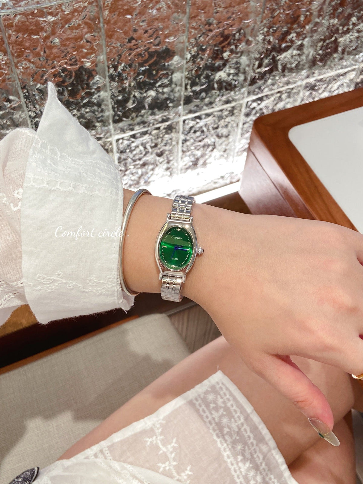 Classic Round Dial Metal Bracelet Quartz Watch